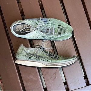 Nike Flyknit Racer Pistachio Green Shoes Mens Size 11 Athletic 526628-103 Gym